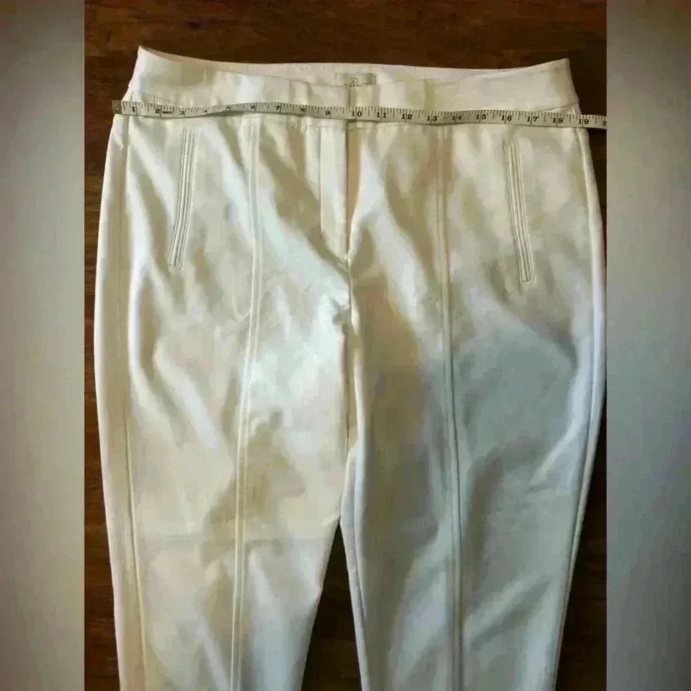 White Cream Capri Pants Stretch Women’s Size Medium CHICO’S - Picture 3 of 10
